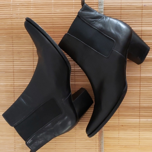 Michael Kors Shoes - Michael Kors black Chelsea boots with pointed toe